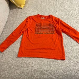 Unisex Under Armour shirt